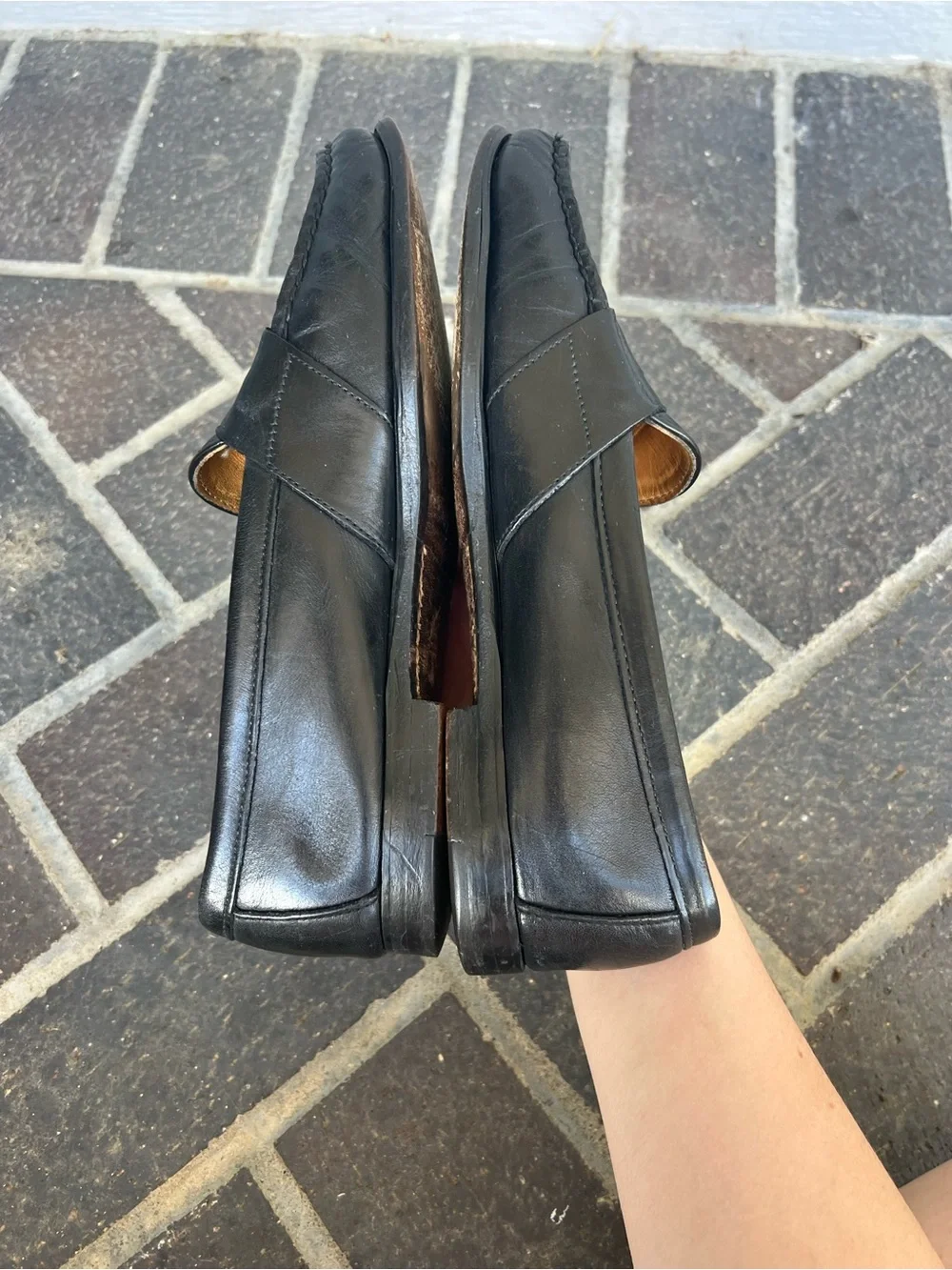 Men’s 8 G.H. Bass & Co. Black Leather Loafers
